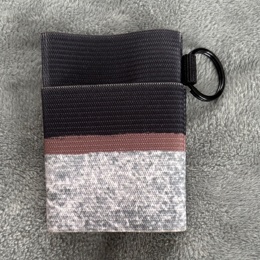Thread elastic wallet - like new - Picture 2 of 2